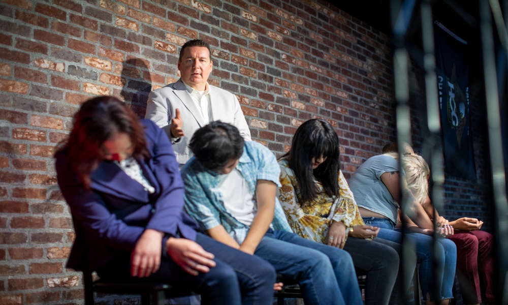 Michael Hamond, San Diego corporate mentalist, leading a live hypnotism demonstration with audience volunteers